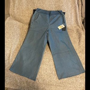 Takara Capris Jean Colored. Brand new with Tags. Size S